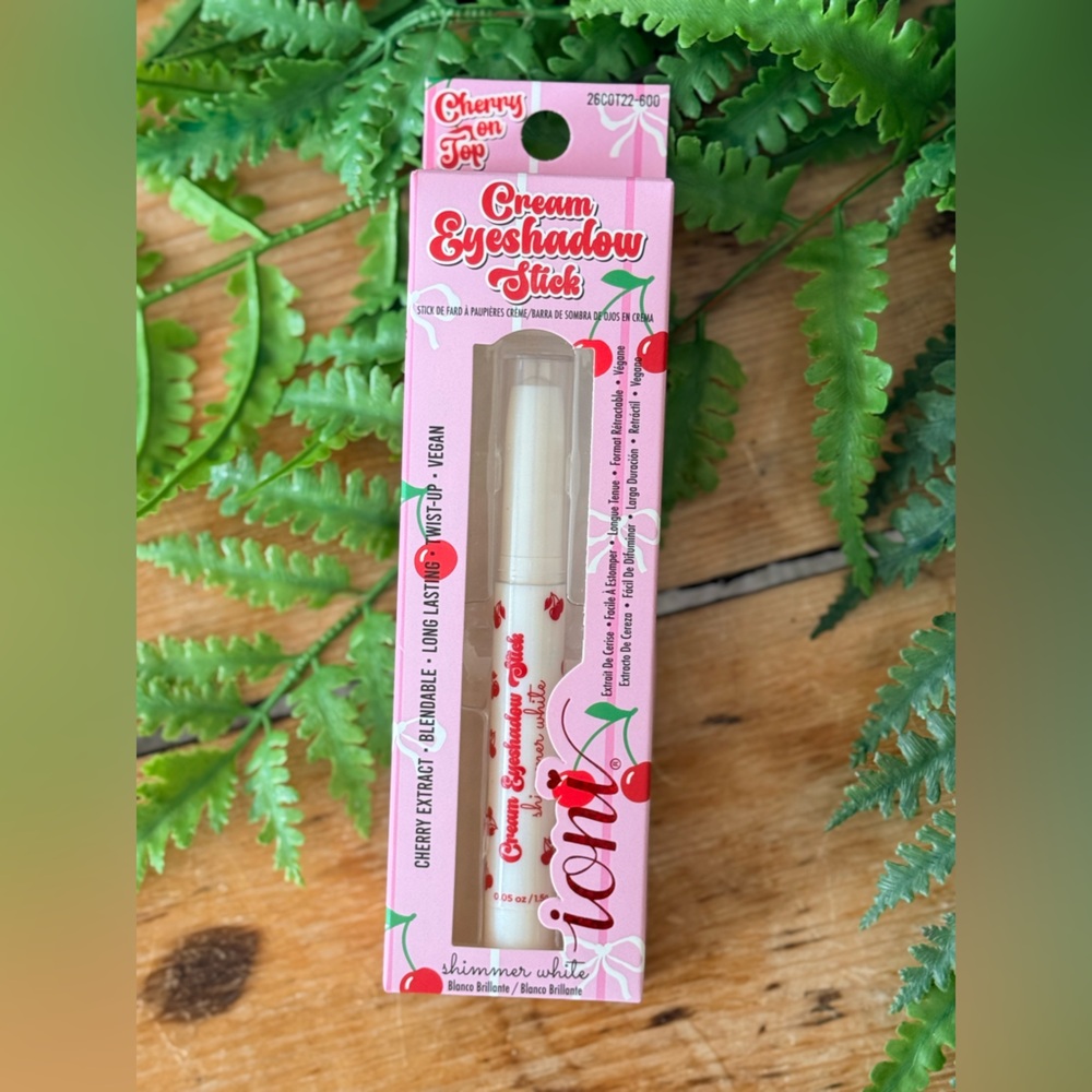⚡️ Cream White Shimmer Eyeshadow Stick - NWT